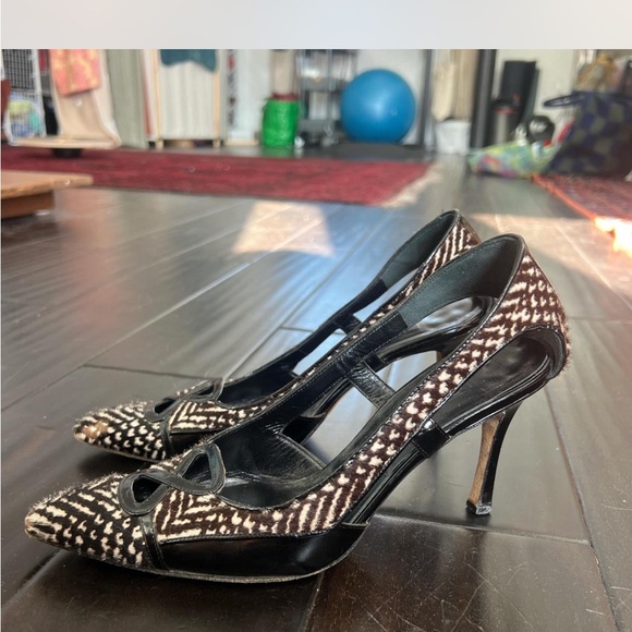 Manolo Blahnik Black and Brown Patterned Heels - Picture 3 of 7